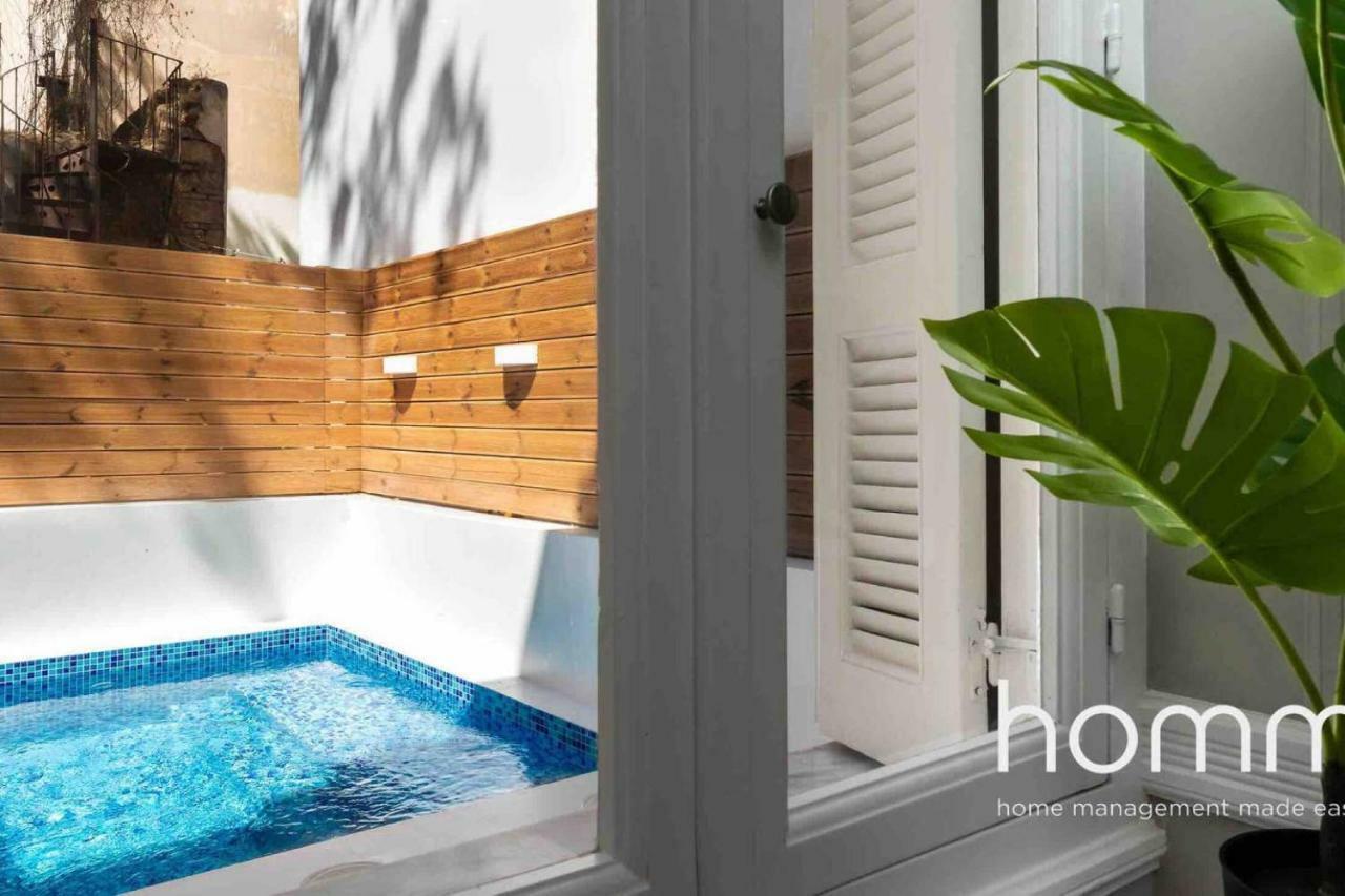 Nemeseos 1St Floor Homm Apartment With Roof Garden And Wading Pool Aten Exteriör bild